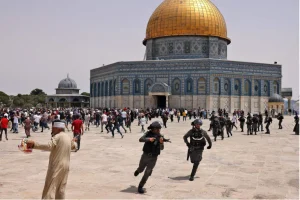 Plus d’un millier de colons prennent d’assaut la mosquée Al-Aqsa