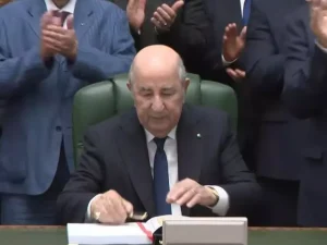 Le président de la République signe la loi de finances 2025