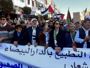 Le peuple marocain réaffirme son rejet de la normalisation et dénonce l’accostage à Tanger d’un navire transportant des armes pour l’occupant sioniste