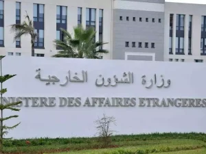 Tensions diplomatiques : l’Algérie s’indigne des restrictions françaises