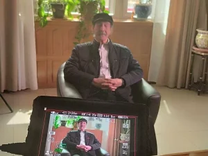 Tizi-Ouzou: premier tour de manivelle d&rsquo;un film documentaire sur le chanteur Lounis Ait Menguellet