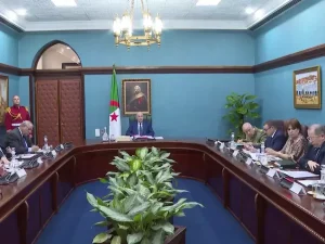 Le président de la République préside une réunion de travail consacrée aux derniers préparatifs de la visite du pape Léon XIV en Algérie