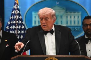 Fusillade au dîner des correspondants : Trump échappe à un attentat, un agent blessé,  un suspect arrêté