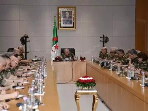 Au nom du président de la République, le Général d&rsquo;Armée Chanegriha préside la cérémonie d&rsquo;installation du Directeur général de la sécurité intérieure, le Général-Major Zahi Mounir