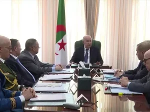 Le président de la République préside une réunion consacrée aux derniers préparatifs des élections législatives du 2 juillet