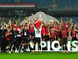 Coupe de la CAF : l&rsquo;USM Alger s&rsquo;offre un deuxième trophée