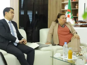 Mme Arhab reçoit le PDG de Fiat Algérie
