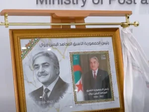 Émission de deux timbres-poste en hommage au défunt président Liamine Zeroual et aux valeurs du dialogue et de la tolérance