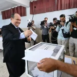 Législatives : Sifi Ghrieb accomplit son devoir électoral à l&rsquo;école Ahmed Aroua à Bouchaoui