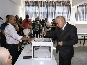 Législatives : le Général d&rsquo;Armée Saïd Chanegriha accomplit son devoir électoral